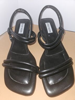 Steve Madden Black Hatti Strappy Sandals. NWOT. (BIN9)